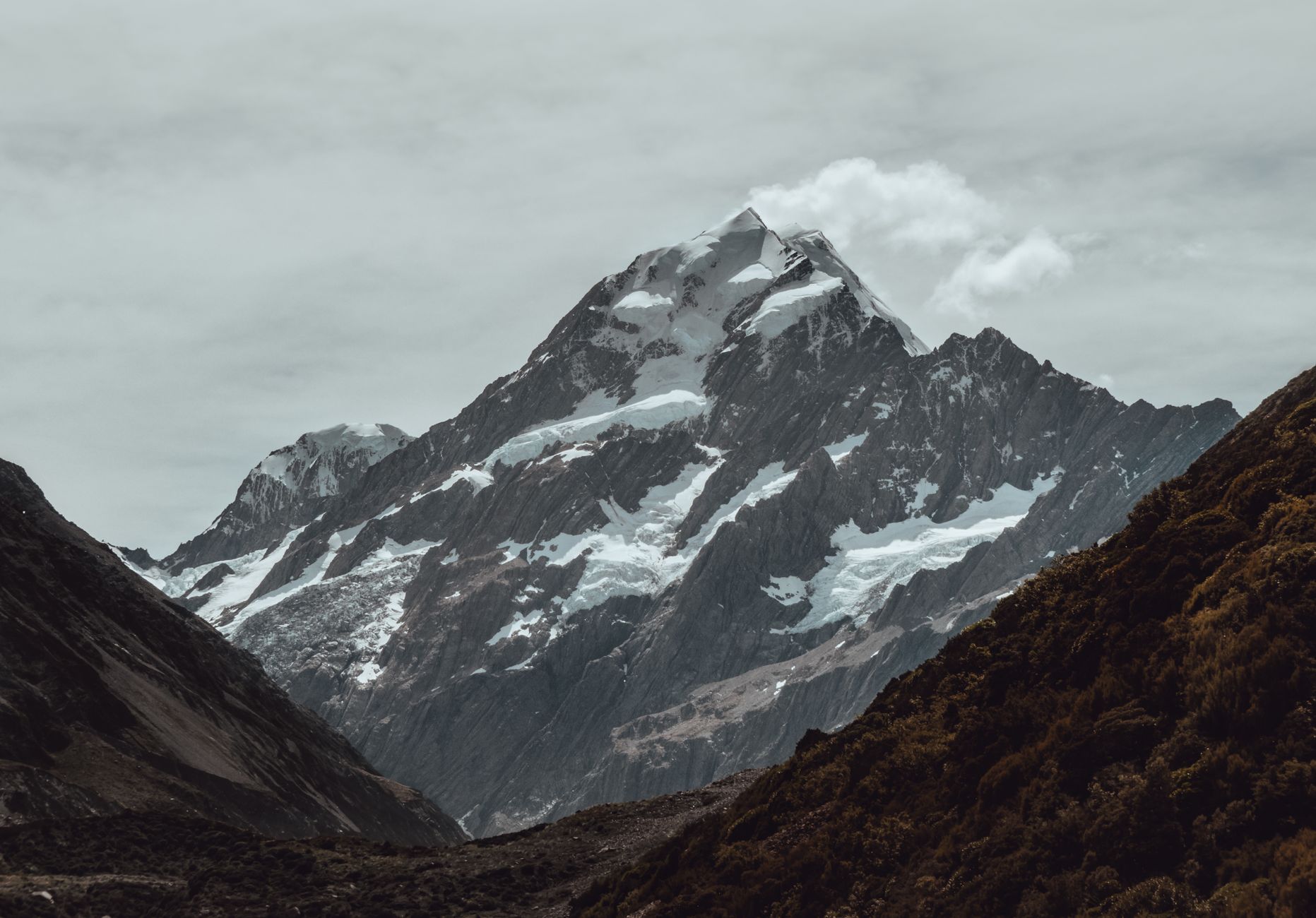 Majestic New Zealand alpine landscape with reflection